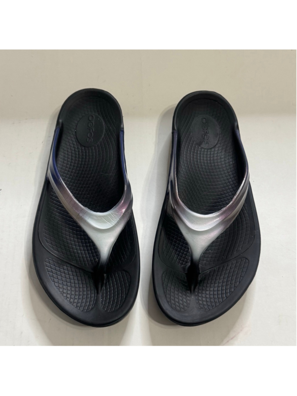OOFOS OOlala Recovery Flip Flops Black Iridescent Thong Sandals Women's 11 EU 42